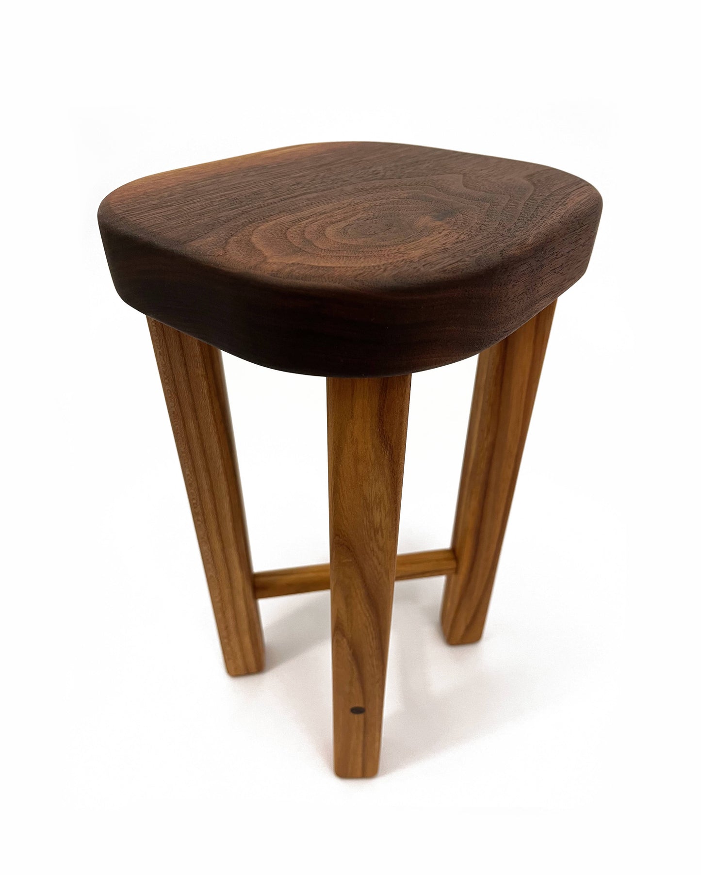 Kleine bijzettafel noten/iepen