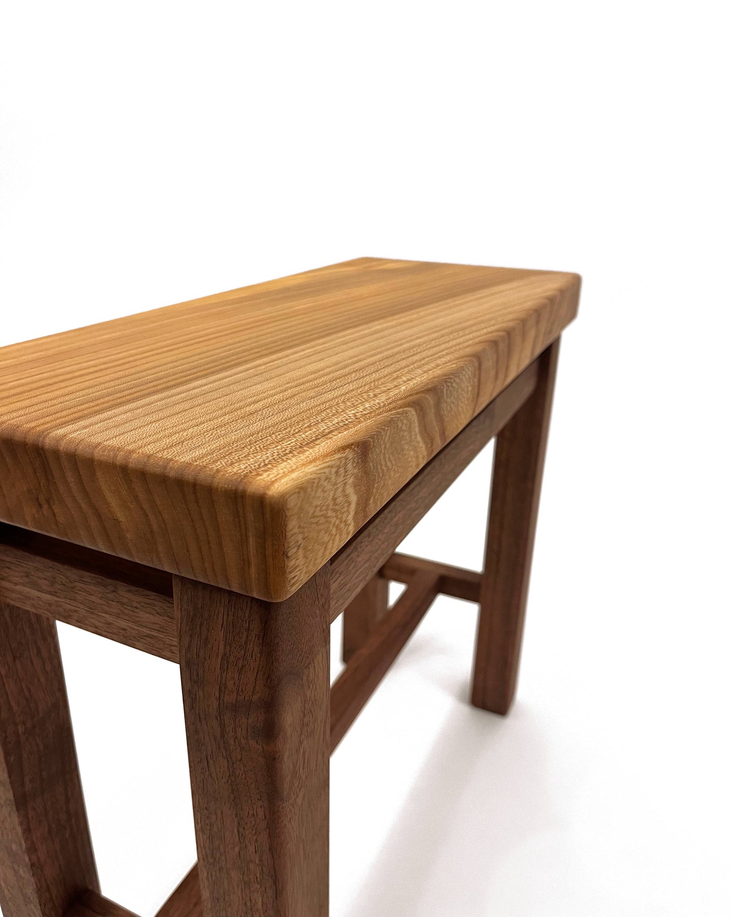 Smalle bijzettafel iepen/noten
