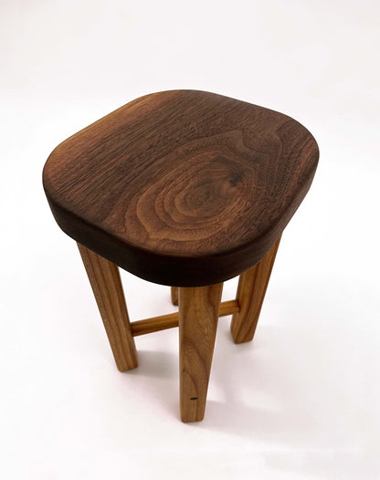 Kleine bijzettafel noten/iepen