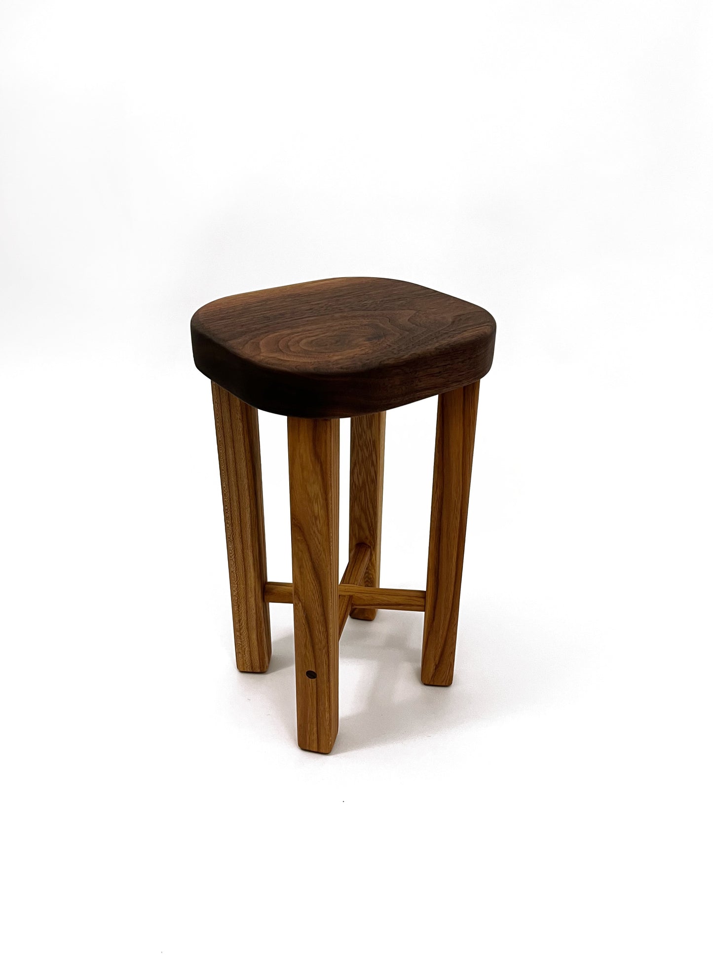 Kleine bijzettafel noten/iepen