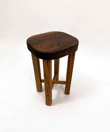 Kleine bijzettafel noten/iepen