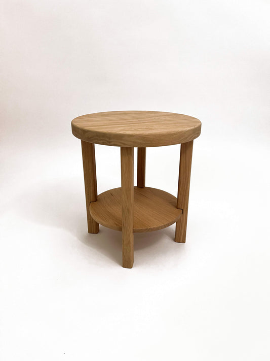 Ronde eikenhouten bijzettafel